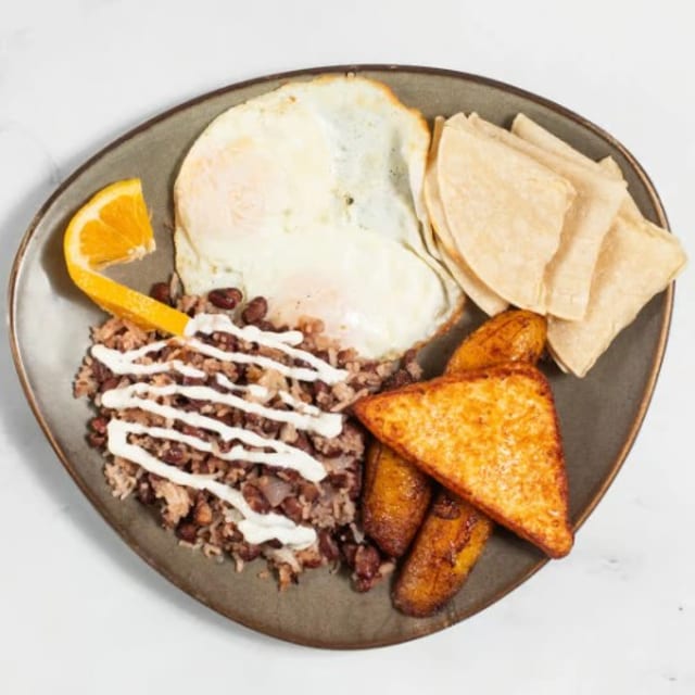 Nica Breakfast (Gallo Pinto).