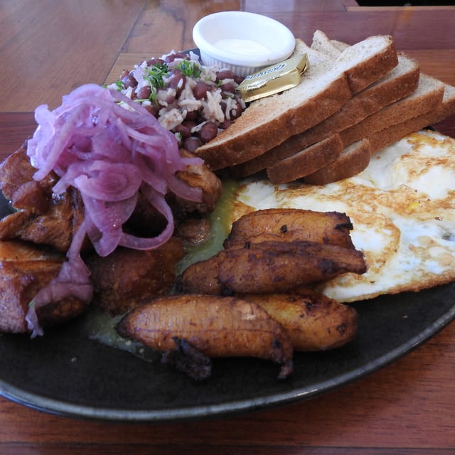 Nica Breakfast (Gallo Pinto).