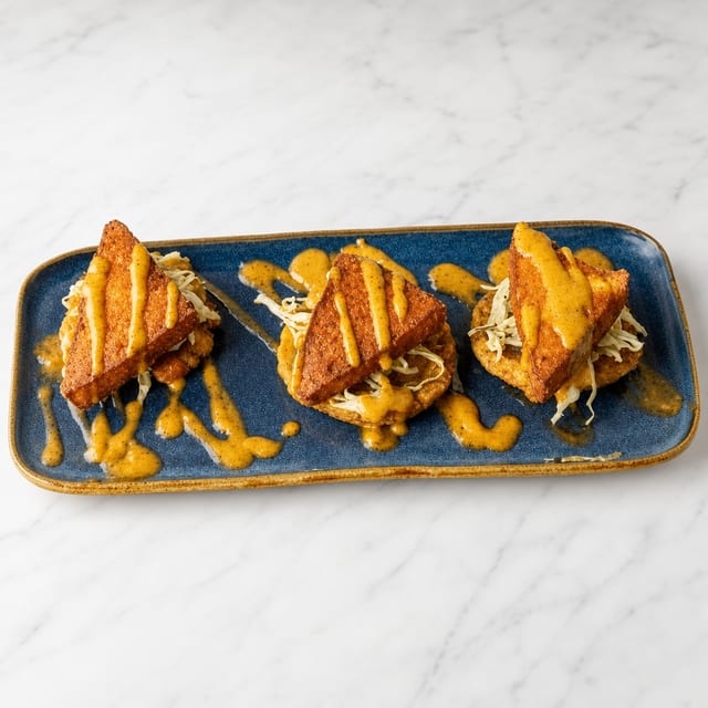 Tostones Con Queso Frito.
