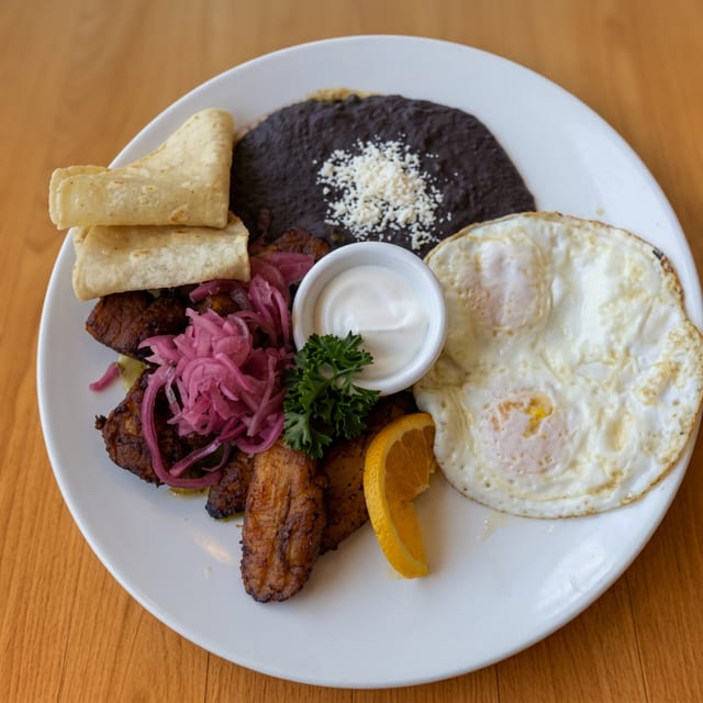 Desayuno Tipico.